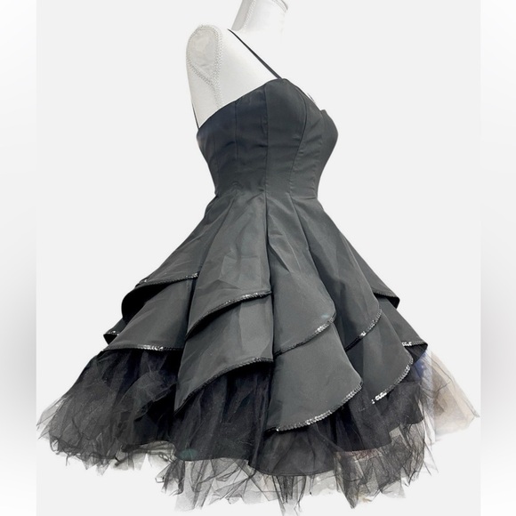 Black Tulle Gothic Swan Ballerina Style Tiered cocktail/formal dress. Size 4 - Picture 5 of 7